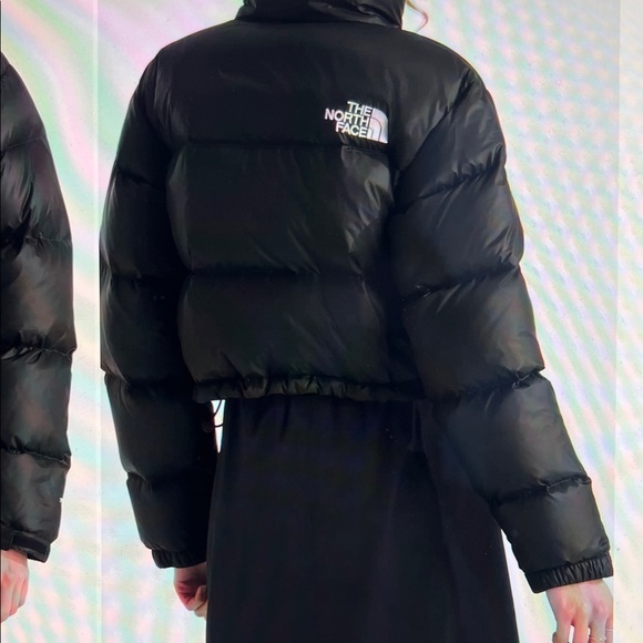 The North Face Women's Classic Black Puffer Jacket - Picture 3 of 16